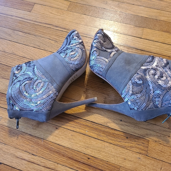 High heeled ankle booties boots misses size 6. LIKE NEW - Picture 11 of 16